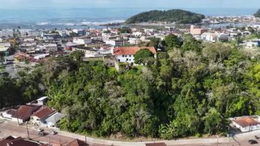 Sao Paulo Brezilya 'daki Itanhaem Manastırı. Turistik cazibe. Şehir merkezindeki şehir manzarası. Matrix Meydanı. Sao Paulo Brezilya 'daki Itanhaem Manastırı. Sahil Skyline.