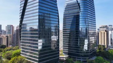 Brezilya 'daki Sao Paulo' daki şirket ofisleri. Ofis Kuleleri Manzarası. Şehir merkezi sahnesi. Highrise Binaları. Brezilya 'daki Sao Paulo' daki şirket ofisleri. Finans Bölgesi. Sao Paulo Brezilya.