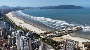 Santos Skyline Sao Paulo Brezilya 'da. Plaj manzarası. Şehir merkezindeki deniz manzarası. Seyahat güzergahı. Santos Skyline Sao Paulo Brezilya 'da. Jose Menino Plajı Skyline.