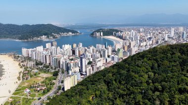 Sao Paulo Brezilya 'daki Sao Vicente' de Sao Vicente Skyline. Sahil Skyline. Şehir merkezindeki şehir manzarası. Yaz Gezisi. Sao Vicente Skyline Brezilya 'da. Şehir Sahili Sahnesi. Tropikal Deniz Burnu.