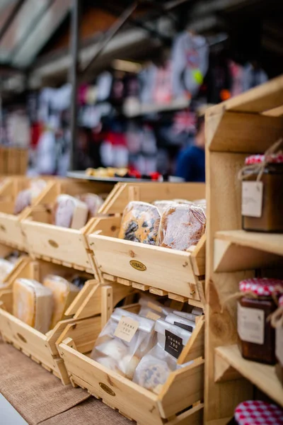 Vintage op zoek brood en jam verkopen in Londen — Stockfoto