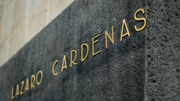 Ex-Presidente Lazaro Cardenas Nome sobre a sua entrada na cripta — Fotografia de Stock