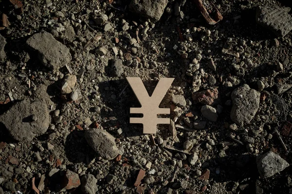 Yen oder Yuan-Symbol auf Schmutz — Stockfoto