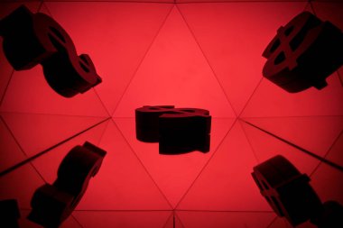 Kendisi birçok yansıtma görüntülerini Doları para birimi simgesiyle