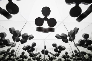 Kendisi birçok yansıtma görüntülerini dalgalanma para birimi simgesiyle