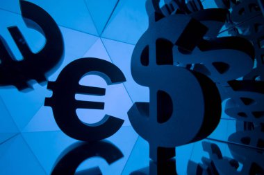 Euro ve dolar para birimi simgesiyle birçok yansıtma görüntüleri