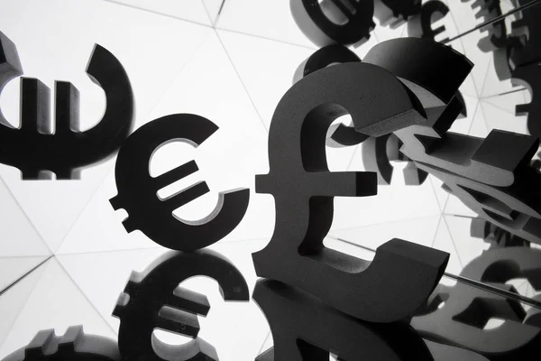 Símbolo de moneda de euro y libra con muchas imágenes de espejo — Foto de Stock