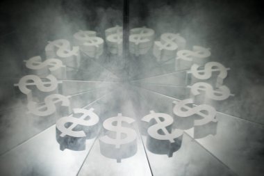 Ayna ve duman kaplı ABD Doları para birimi sembolü