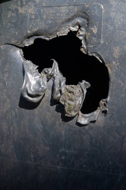 Yanık Siyah Plastik Kutu