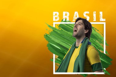 Brezilyalı futbolcu, sarı bir arka plan kopya alanı ile kutluyor.