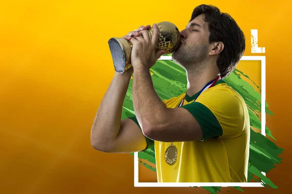 Brazil Futballista Ünnepli Sárga Hátterű Másol Hely — Stock Fotó