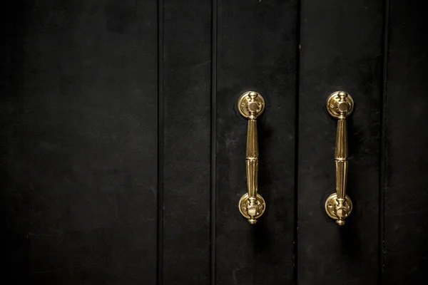 Perilla Dorada Una Puerta Madera Negra — Foto de Stock