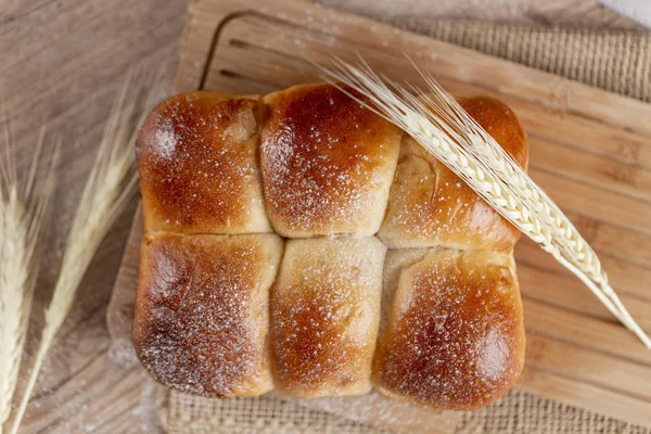 Brezilya Yapımı Ekmek Unu Ile Ahşap Bir Tezgah Üstüne Sayaç — Stok fotoğraf