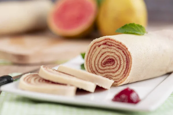 Bolo Rolo Típico Sobremesa Brasileira Estado Pernambuco Rolo Bolo Fatiado — Fotografia de Stock