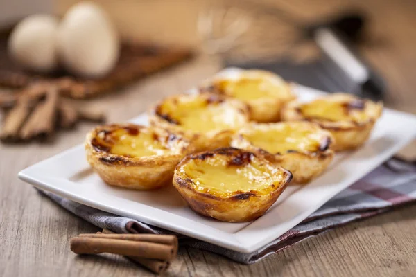 Typowe Portugalskie Custard Ciasta Pastel Nata Lub Pastel Belem Tradycyjnych — Zdjęcie stockowe