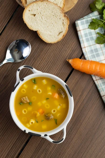 Uma Tigela Deliciosa Sopa Brasileira Com Carne Bovina Legumes Macarrão — Fotografia de Stock