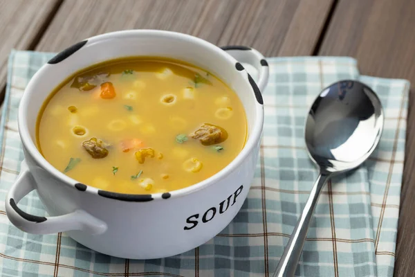 Uma Tigela Deliciosa Sopa Brasileira Com Carne Bovina Legumes Macarrão — Fotografia de Stock