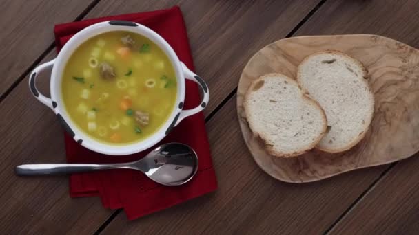 A bowl of delicious brazilian soup with beef, vegetables, noodles, carrots, and potato. — Stock Footage Bowl Delicious Brazilian Soup Beef Vegetables Noodles Carrots Potato Royalty Free Stock Footage