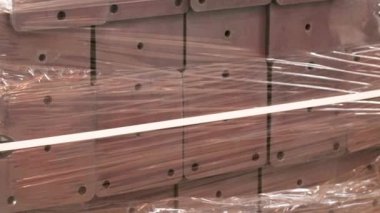 Besin maddeler ve içecekler veya dolu kargo