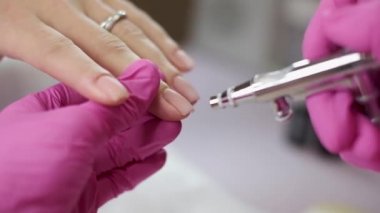 Vernik uygulama için istemcileri parmak hazırlanması
