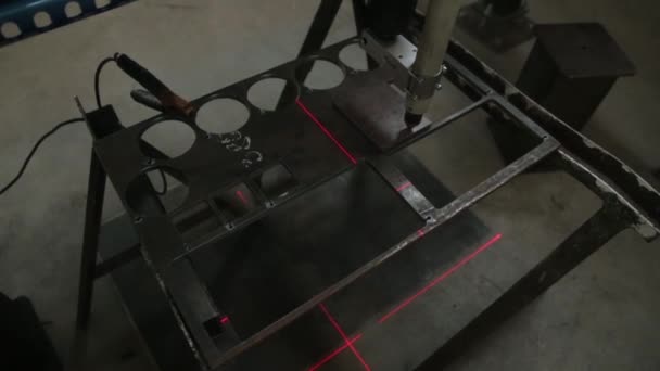 Lazer hassas metal kesme — Stok video