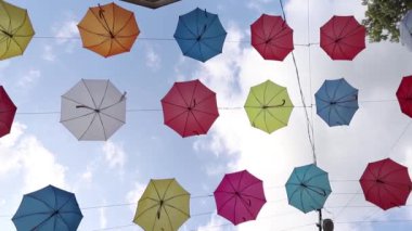 Lviv ve şemsiye ile bir sokak