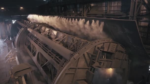 Máquina monstro 4K. vagão ferroviário vira mais 1 — Vídeo de Stock