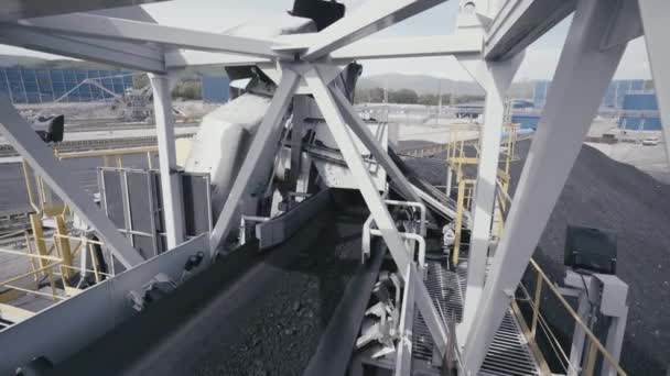 煤。输送。怪物机船码头 — 图库视频影像
