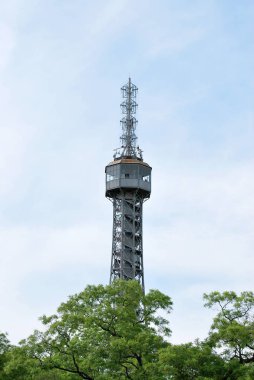 Perinsk dökme demir Gözlem Kulesi, Petrin Park, Bahar, Prague, Çek Cumhuriyeti.