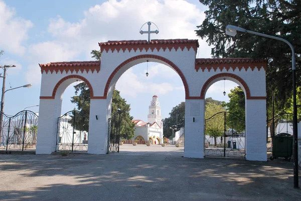 Arco Entrada Para Mosteiro Tsampika Verão Ilha Rodes Grécia — Fotografia de Stock