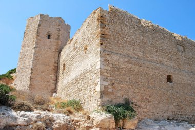 Duvarlar ve Kulesi Kritinia Kalesi, Kritinia Köyü, Rodos, Yunanistan taş kalıntıları yakın çekim