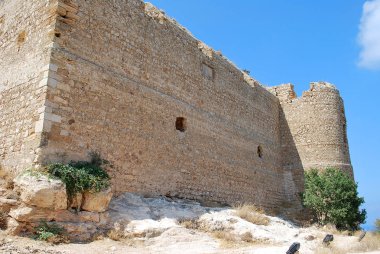 Duvarlar ve Kulesi Kritinia Kalesi, Kritinia Köyü, Rodos, Yunanistan taş kalıntıları yakın çekim