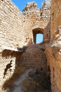  Kritinia Kalesi, Kritinia Köyü, Rodos, Yunanistan kalıntıları içinde boşlukları ile taş duvarlar Close-Up