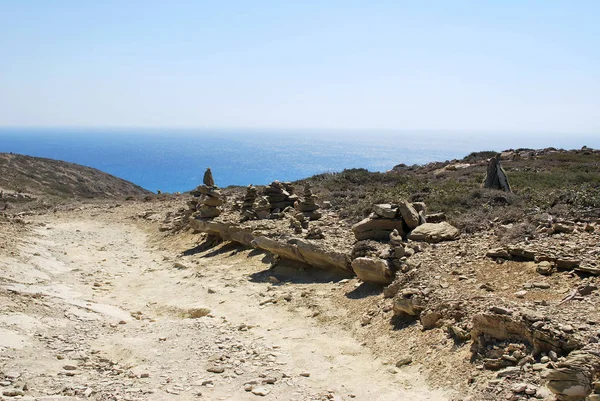 Cairns Yakın Deniz Gökyüzü Prasonisi Rodos Yunanistan Karşı Tepedeki Karayoluyla — Stok fotoğraf