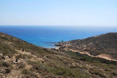 Gökyüzü, Prasonisi, Rodos, Yunanistan denizle tepelerle görünümünü