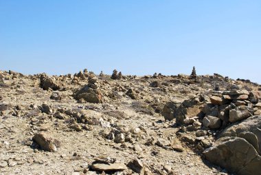 Piramit taş bir tepede gökyüzü, Prasonisi, Rodos, Yunanistan