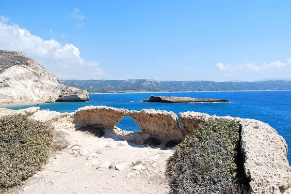 Las Ruinas Las Cuevas Piedra Fondo Isla Cielo Azul Cabo —  Fotos de Stock