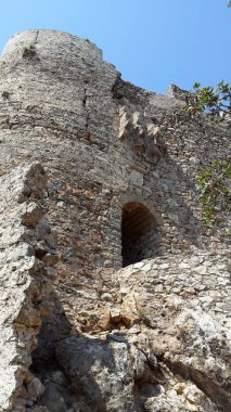 Taş kule ve Asklipio kale, Rodos, Yunanistan kalıntıları kemerli giriş görünümünü