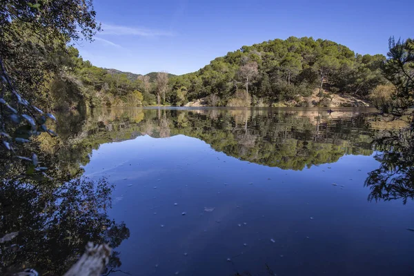Piccolo lago a Terrassa, Barcellona — Foto Stock