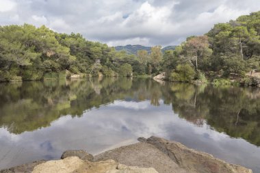 Küçük göl Terrassa, Barcelona, İspanya.