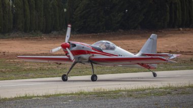 Requena (Valencia, İspanya) junio 2018, pilot Fabio Vel squez, uçak Zlin Z-50 akrobatik İspanya Şampiyonası 2018.
