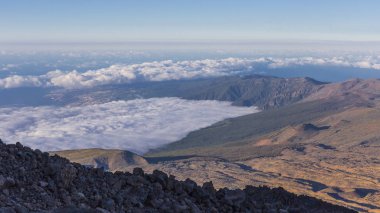 Gün batımında Altavista sığınağından manzara, Teide milli parkı.