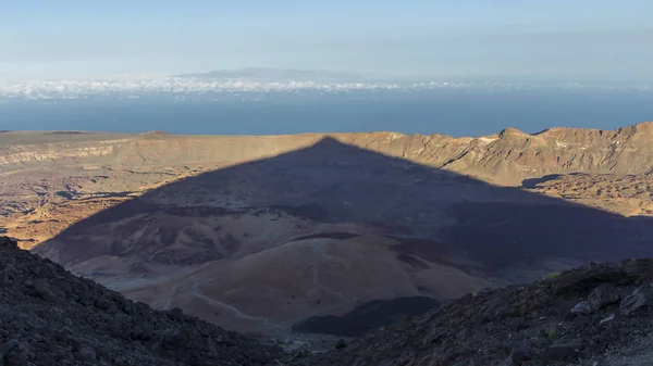 Schaduw van de Teide bij zonsondergang vanaf Alta Vista Refuge. — Stockfoto