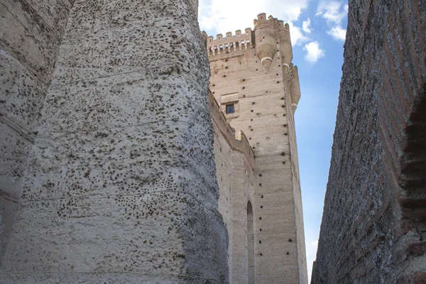 "拉莫塔"城堡的主塔，麦地那德尔坎波. — 图库照片
