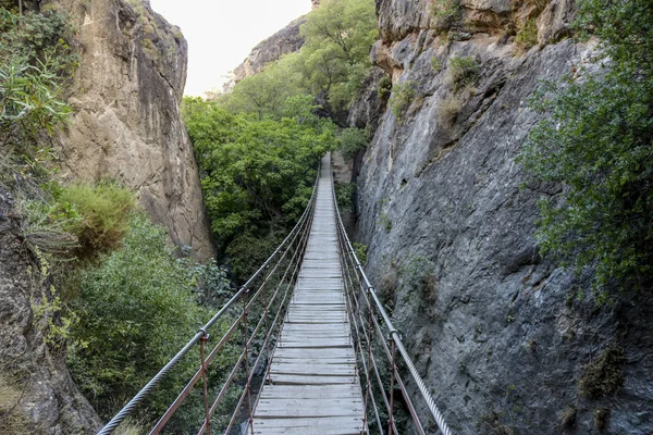 Sierra Nevada dağıca Cahorros yolu.