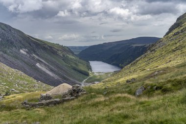Glendalough Yukarı göl, Glenealo vadisi, Wicklow yolu.