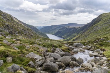 Glendalough Yukarı göl, Glenealo vadisi, Wicklow yolu, County Wicklow, İrlanda.