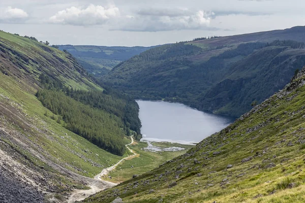 Glendalough Lago superior, valle de Glenealo, manera Wicklow. — Foto de Stock