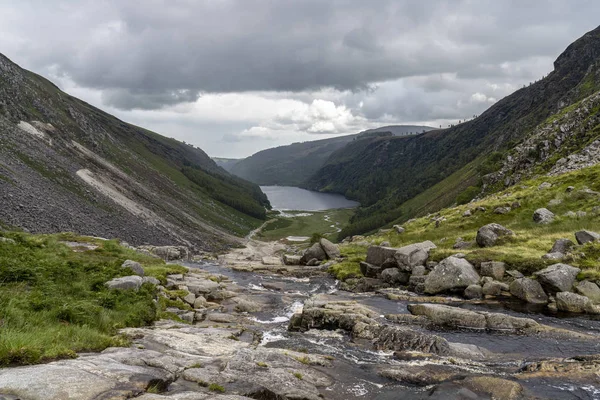 Glendalough Upper Lake, vale de Glenealo . — Fotografia de Stock