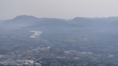 Montcabrer Dağı'ndan gün doğumu manzarası.